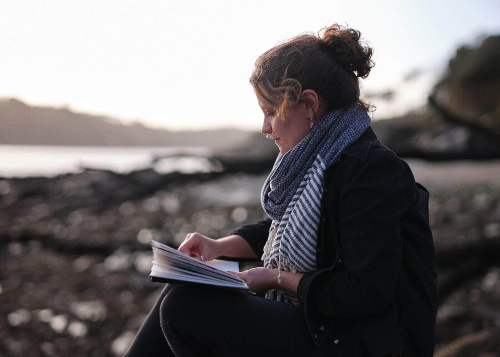 Rachel sketching outdoors at the Helford River in Cornwall as inspiration for her original oil paintings for sale.